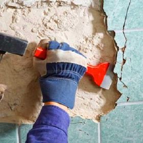 Демонтаж старого кафеля в ванной Пенза